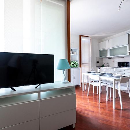 Appartamento Caterina A 5 Minuti Da Milano Fiere E San Siro Con Wifi-Netflix-Free Parking Экстерьер фото