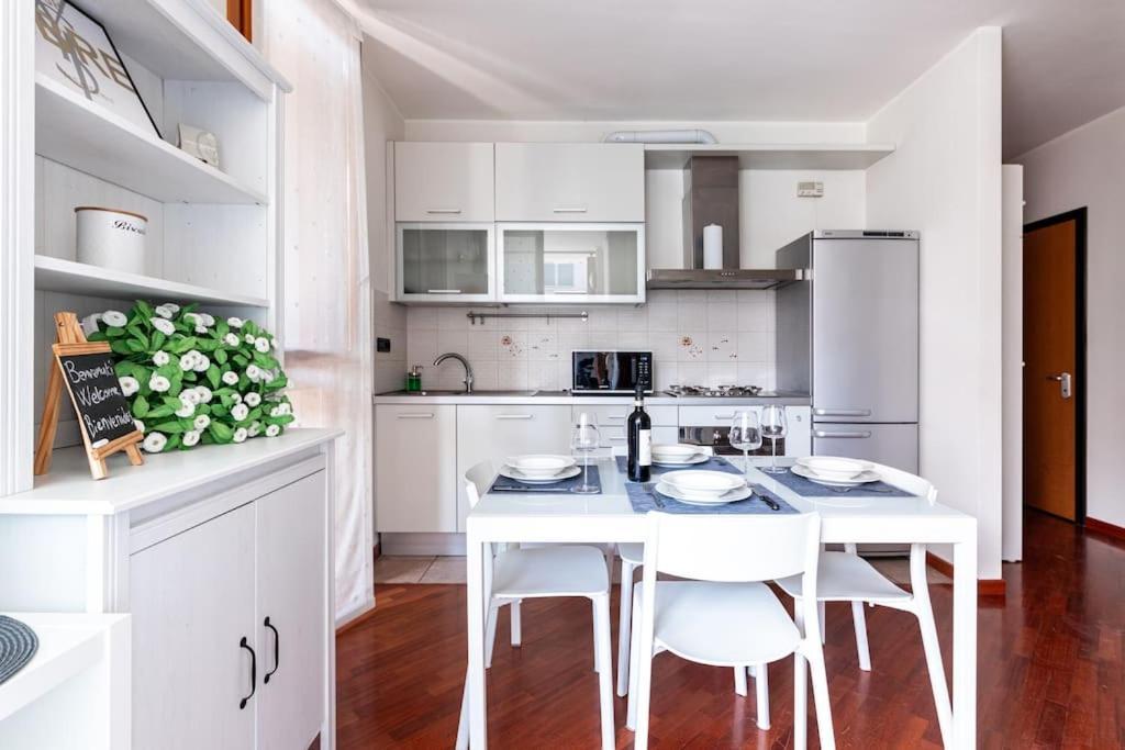 Appartamento Caterina A 5 Minuti Da Milano Fiere E San Siro Con Wifi-Netflix-Free Parking Экстерьер фото