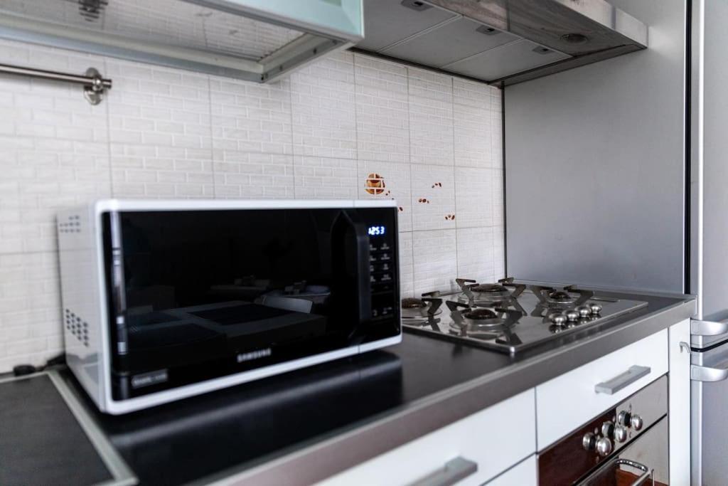 Appartamento Caterina A 5 Minuti Da Milano Fiere E San Siro Con Wifi-Netflix-Free Parking Экстерьер фото